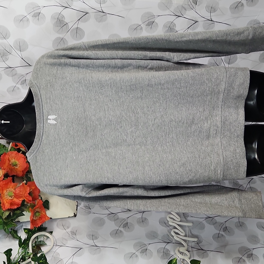 Victoria's Secret "Check It Twice" Graphic Pullover - Picture 7 of 10